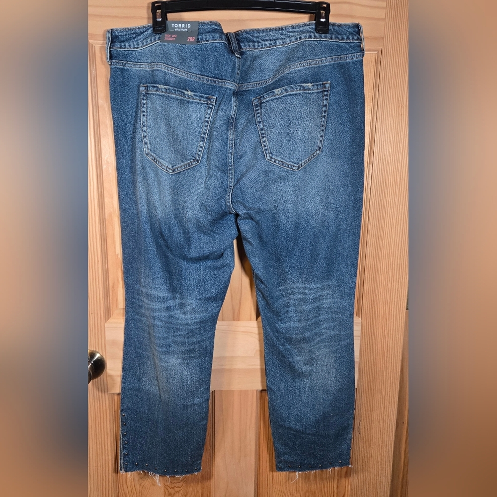 Torrid High Rise Straight Fit Cropped Jeans Blue Denim Raw Hem Size 20 Regular - Picture 6 of 12